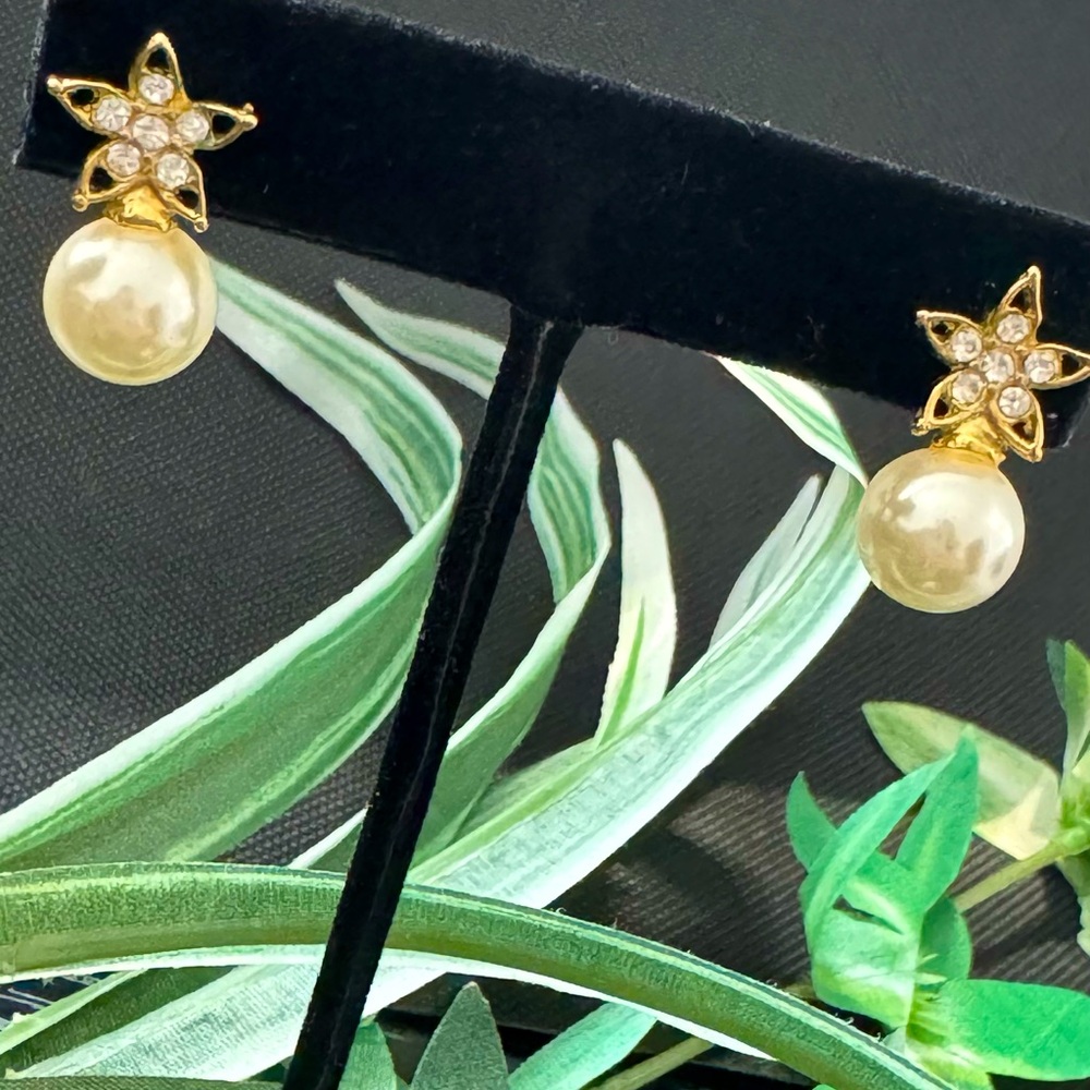 Earring with pearl & studded zirconia!